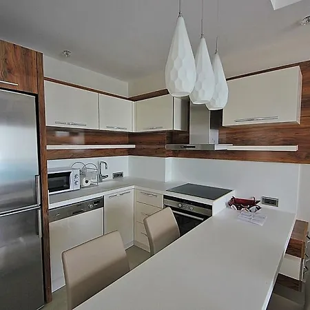 Calista Luxury Apartment